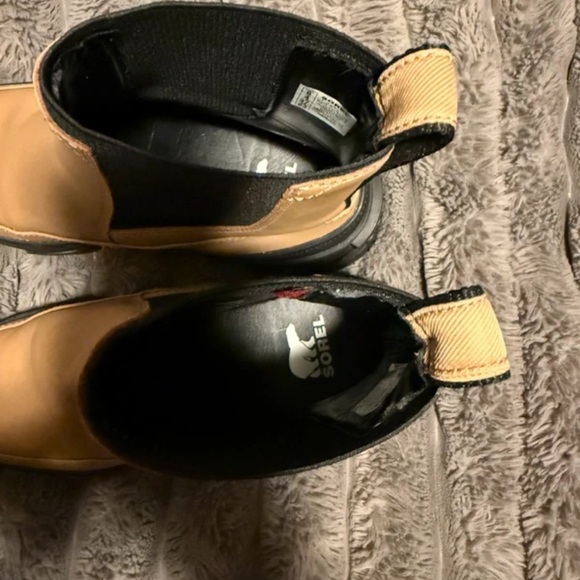 Sorel Camel and Black Winter Boots - Picture 4 of 4
